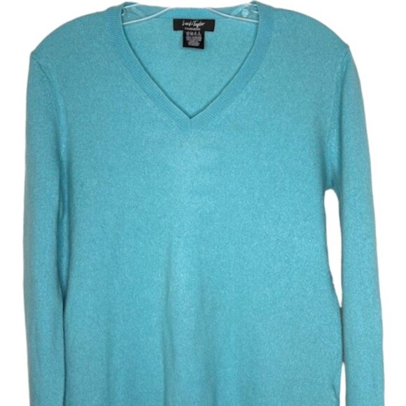 Lord & Taylor 100% Cashmere Long Sleeved V-Neck Sweater - Robin's Egg Blue - XL - Picture 2 of 9